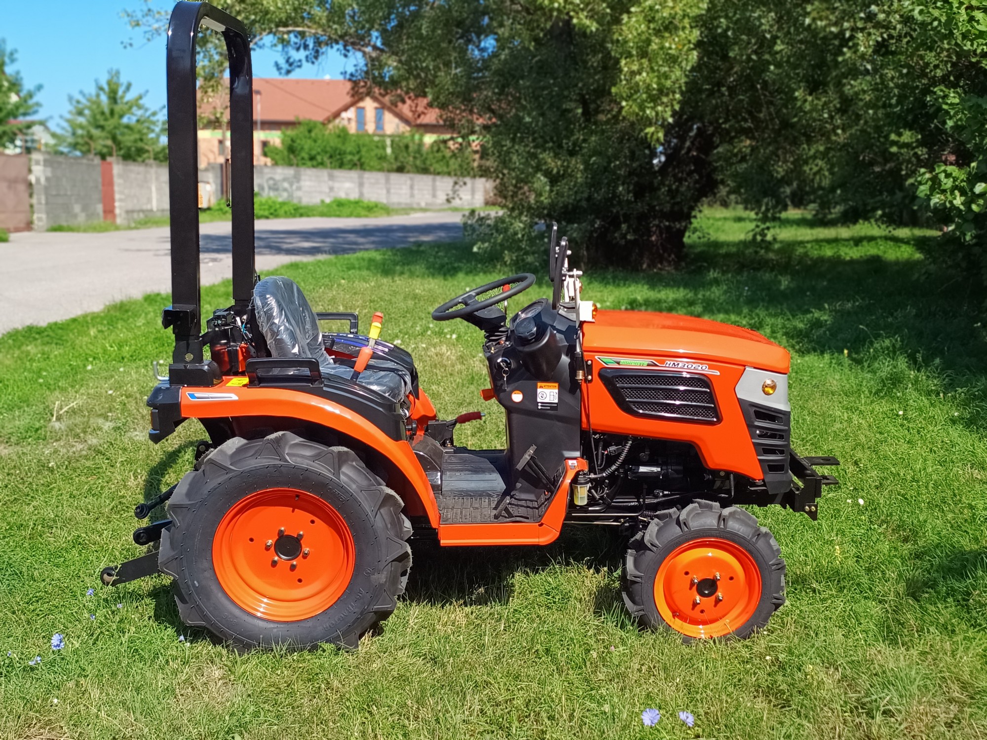 03. Hinomoto MB 3020 nový s COC